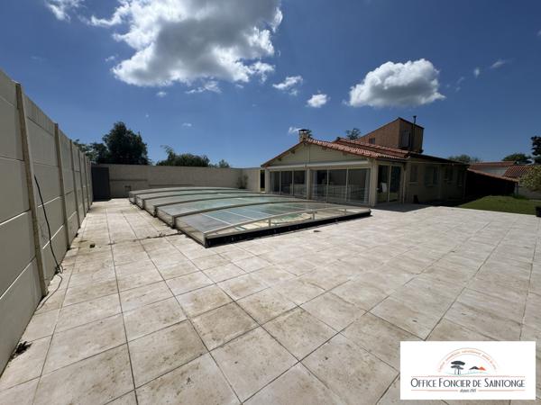 Villa 240 m² hab avec piscine sur 3200 m² de terrain arboré