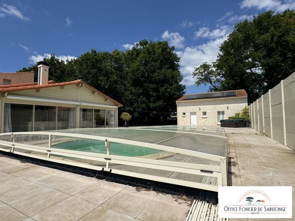 Villa 240 m² hab avec piscine sur 3200 m² de terrain arboré
