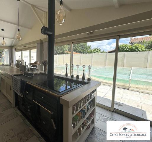 Villa 240 m² hab avec piscine sur 3200 m² de terrain arboré