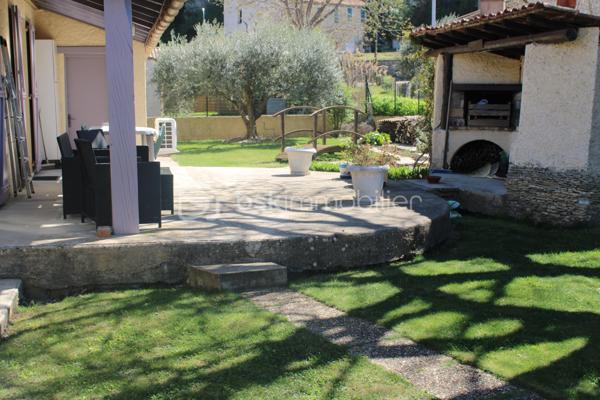 Maison traditionnelle de 830 m²