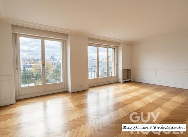 Vue imprenable sur Versailles et le clocher de Notre-Dame