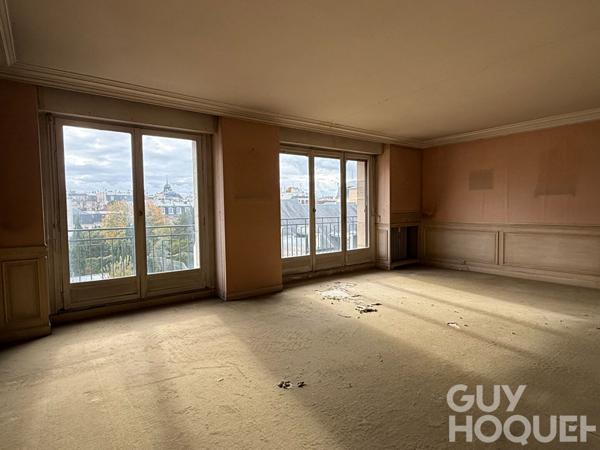 Vue imprenable sur Versailles et le clocher de Notre-Dame