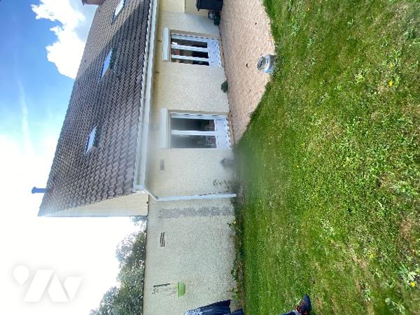 A 2 km de la plage et à proximité de toutes commodités 
Maison 3 chambres avec garage et jardin