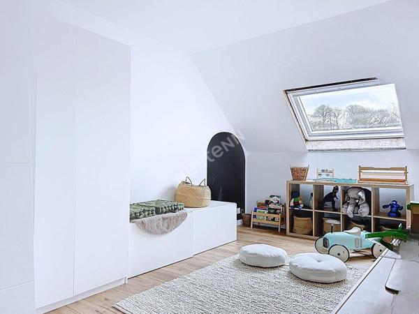 Maison 7 pièces, 178 m² au sol, vie de plain-pied, hangar et deux dépendances