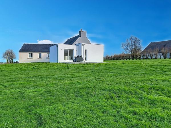 Maison 7 pièces, 178 m² au sol, vie de plain-pied, hangar et deux dépendances