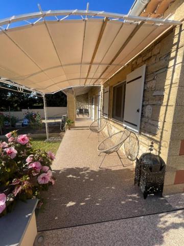 Villa plain pied de 170 m2 et 100 m2 dépendaces sur terrain 1000 m2