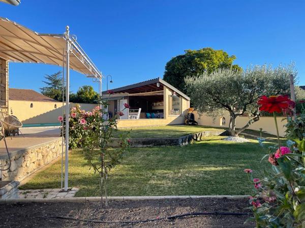 Villa plain pied de 170 m2 et 100 m2 dépendaces sur terrain 1000 m2