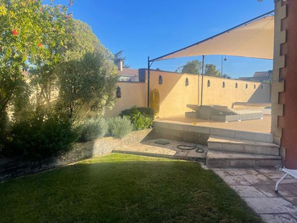 Villa plain pied de 170 m2 et 100 m2 dépendaces sur terrain 1000 m2