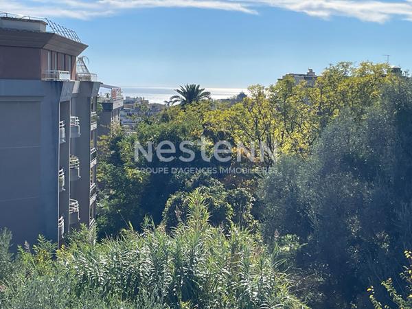 À vendre : Appartement spacieux de 4 pièces à NICE + cave + 2 places de parking dernier étage vue mer