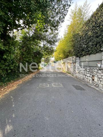 À vendre : Appartement spacieux de 4 pièces à NICE + cave + 2 places de parking dernier étage vue mer