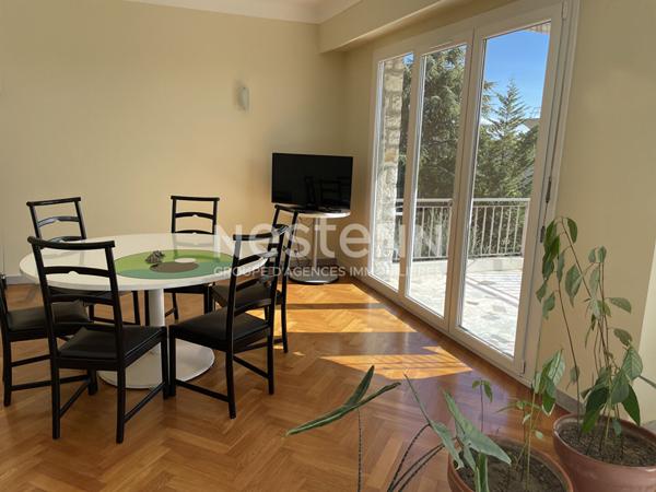 À vendre : Appartement spacieux de 4 pièces à NICE + cave + 2 places de parking dernier étage vue mer