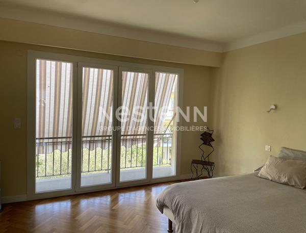 À vendre : Appartement spacieux de 4 pièces à NICE + cave + 2 places de parking dernier étage vue mer