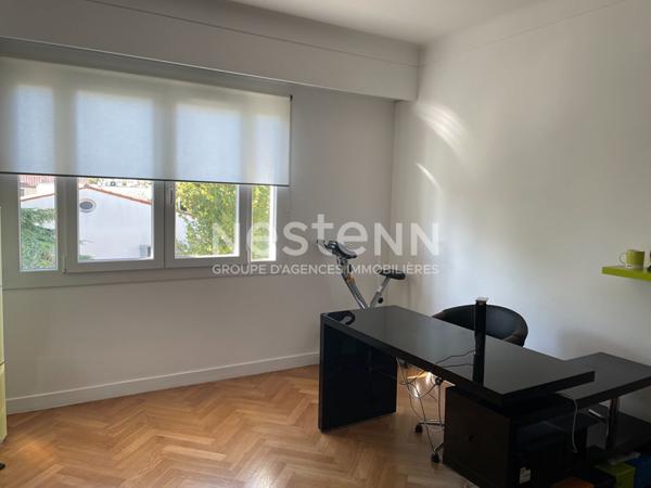 À vendre : Appartement spacieux de 4 pièces à NICE + cave + 2 places de parking dernier étage vue mer