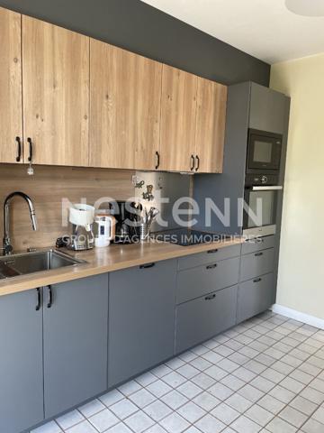 À vendre : Appartement spacieux de 4 pièces à NICE + cave + 2 places de parking dernier étage vue mer