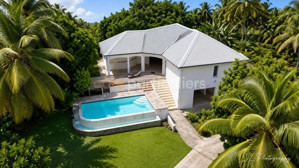 Vente
                Villa113 m² - 4 Pièces -
                    BAIE MAHAULT (97122)