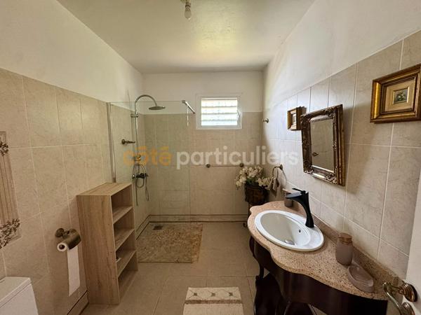 Vente
                Villa150 m² - 4 Pièces -
                    PETIT BOURG (97170)