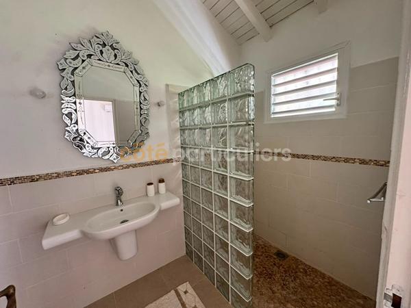 Vente
                Villa150 m² - 4 Pièces -
                    PETIT BOURG (97170)
