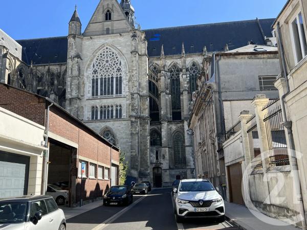 à vendre  321 m 2   ST QUENTIN  - 02