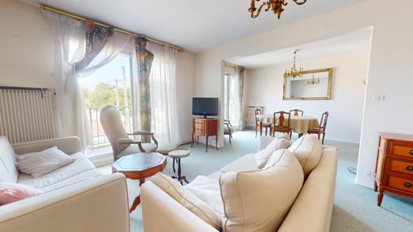 Grand T5 de 100 m2 avec balcon dans le centre de talence