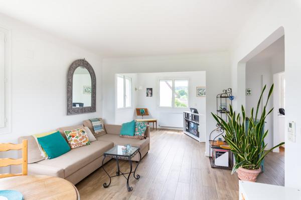 Maison familiale de 6 pièces rénovée à Saint-Rémy-lès-Chevreuse, au pied de la gare Rer.