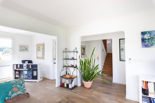 Maison familiale de 6 pièces rénovée à Saint-Rémy-lès-Chevreuse, au pied de la gare Rer.