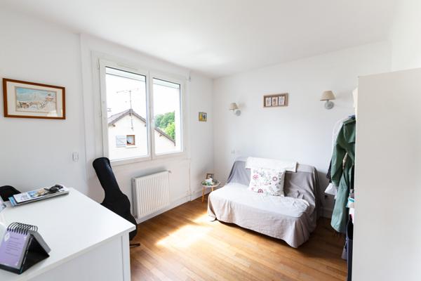 Maison familiale de 6 pièces rénovée à Saint-Rémy-lès-Chevreuse, au pied de la gare Rer.