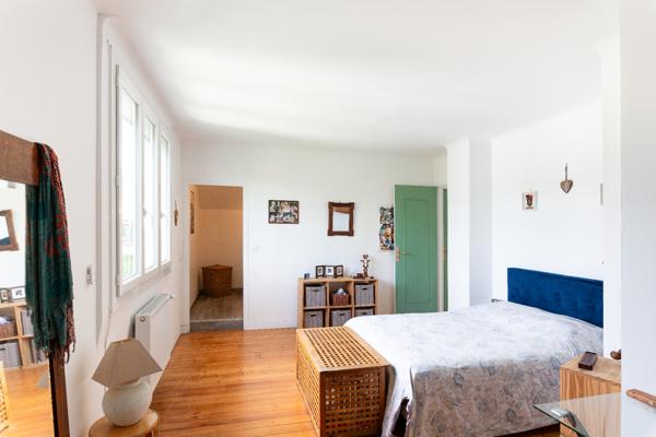 Maison familiale de 6 pièces rénovée à Saint-Rémy-lès-Chevreuse, au pied de la gare Rer.