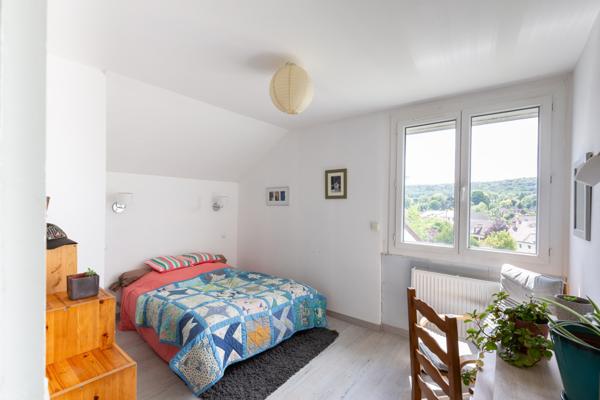 Maison familiale de 6 pièces rénovée à Saint-Rémy-lès-Chevreuse, au pied de la gare Rer.