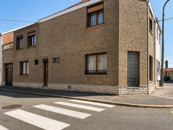 MAISON DE VILLE 2 CHAMBRES + BUREAU ET GARAGE