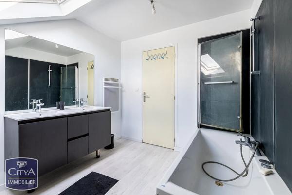 Maison à vendre 5 pièces 137m² Pierre-Buffière (87260)
