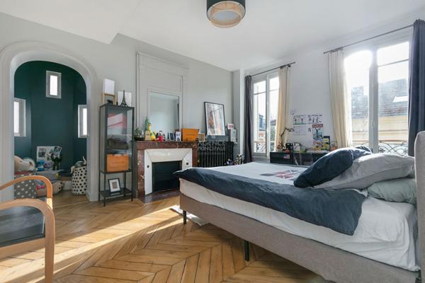 Versailles Notre-Dame Les Prés - Maison 12 pièces 267m² au sol avec terrasse et jardin agrémenté d'une piscine €2 270 000 ** - Référence 27188