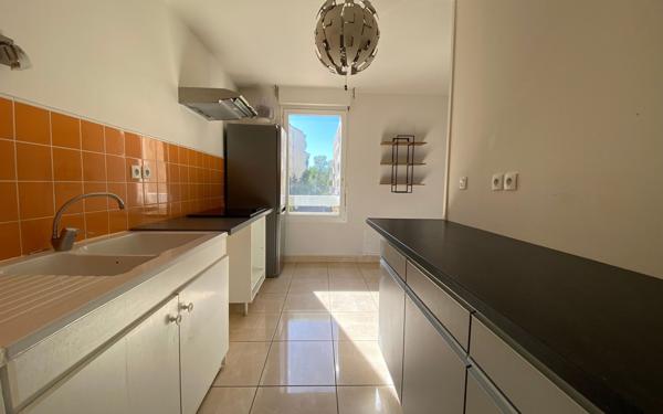 Appartement à louer    2 pièces •  Marseille 9