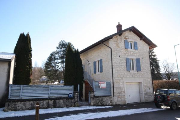 Maison à vendre 5 pièces de 116 m² sur terrain de 365 m² clos à HAUTEVILLE LOMPNES (01)