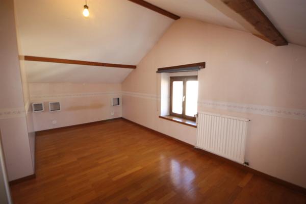 Maison à vendre 5 pièces de 116 m² sur terrain de 365 m² clos à HAUTEVILLE LOMPNES (01)