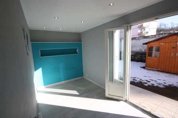 Maison à vendre 5 pièces de 116 m² sur terrain de 365 m² clos à HAUTEVILLE LOMPNES (01)