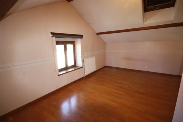 Maison à vendre 5 pièces de 116 m² sur terrain de 365 m² clos à HAUTEVILLE LOMPNES (01)