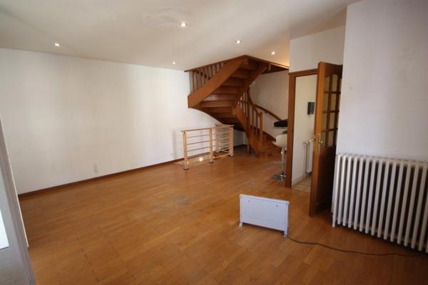 Maison à vendre 5 pièces de 116 m² sur terrain de 365 m² clos à HAUTEVILLE LOMPNES (01)