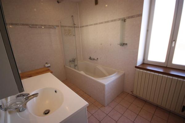 Maison à vendre 5 pièces de 116 m² sur terrain de 365 m² clos à HAUTEVILLE LOMPNES (01)