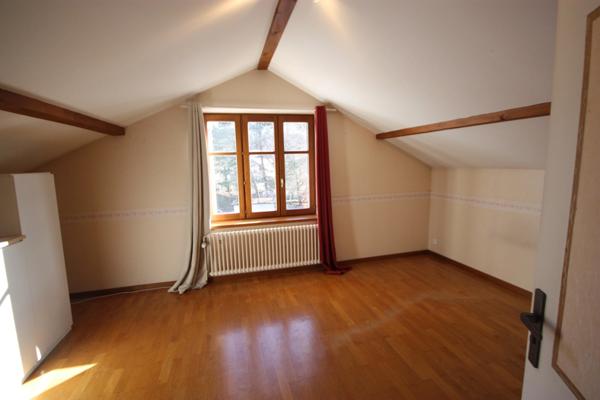 Maison à vendre 5 pièces de 116 m² sur terrain de 365 m² clos à HAUTEVILLE LOMPNES (01)
