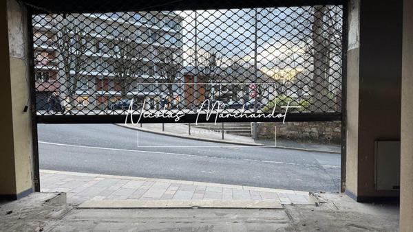 Murs commerciaux- plateau brut