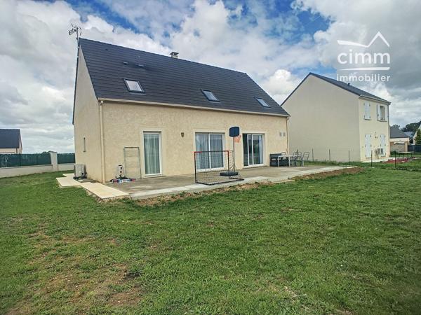 Maison récente située dans une zone pavillonnaire prés de Amilly stade.