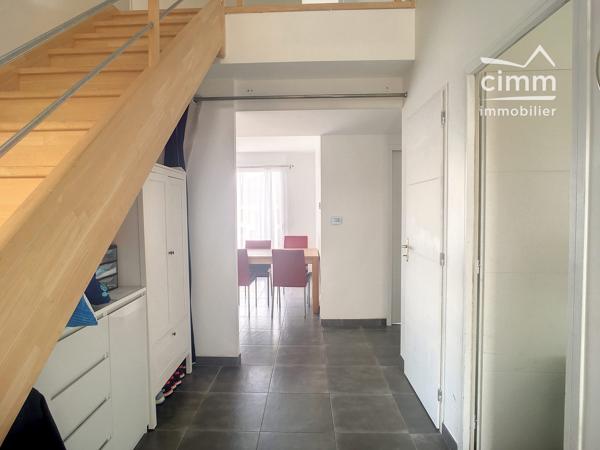 Maison récente située dans une zone pavillonnaire prés de Amilly stade.