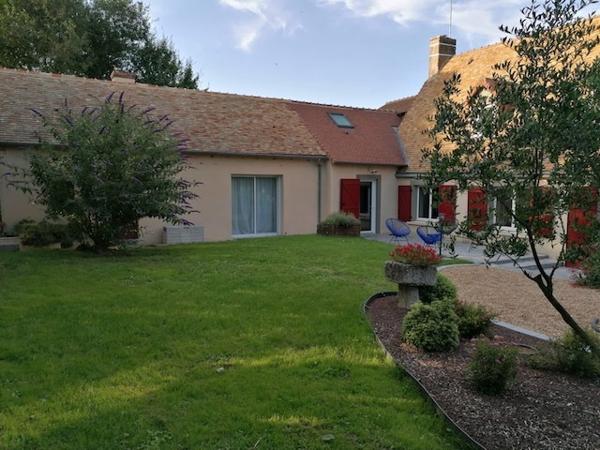 Longère restaurée sur 2000m2 de terrain