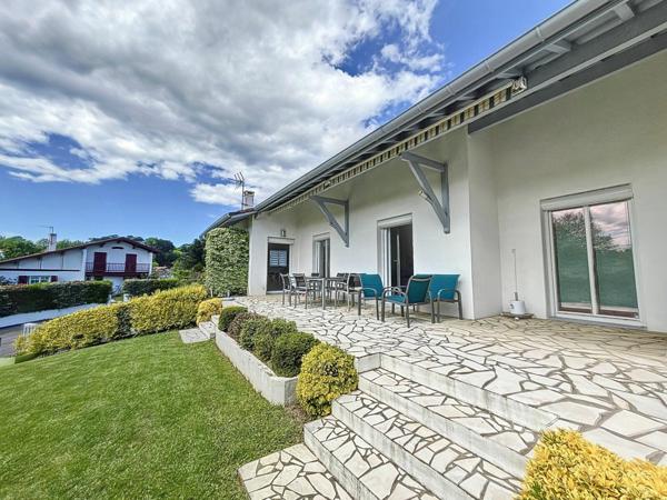 Maison à vendre    8 pièces • 207 m2 Bidart