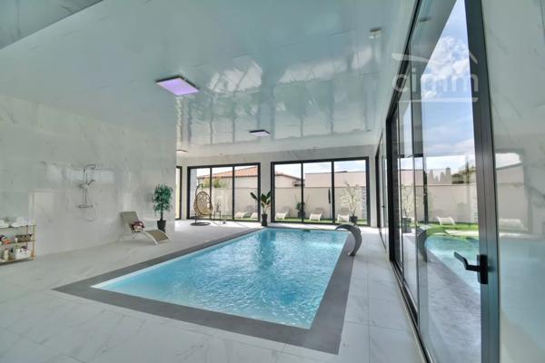 À la vente, une magnifique villa d'exception, proche de thuir, dans les Pyrénées-Orientales.