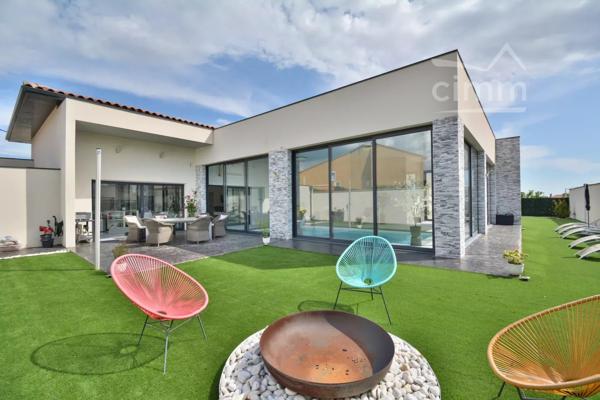 À la vente, une magnifique villa d'exception, proche de thuir, dans les Pyrénées-Orientales.