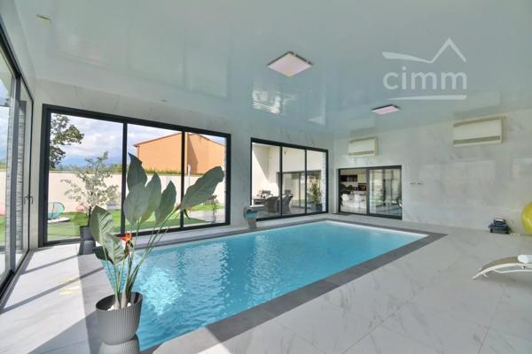 À la vente, une magnifique villa d'exception, proche de thuir, dans les Pyrénées-Orientales.