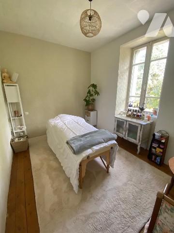 Bien immobilier avec parc clos pour résidence principale ou parfait pour maison d'hôtes