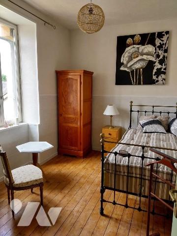 Bien immobilier avec parc clos pour résidence principale ou parfait pour maison d'hôtes