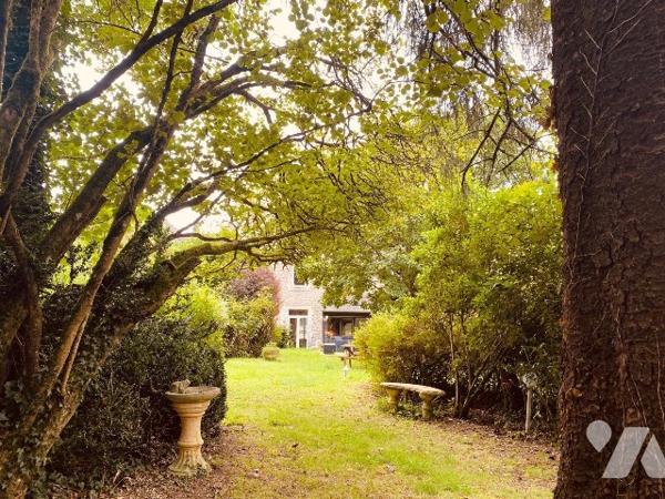 Bien immobilier avec parc clos pour résidence principale ou parfait pour maison d'hôtes